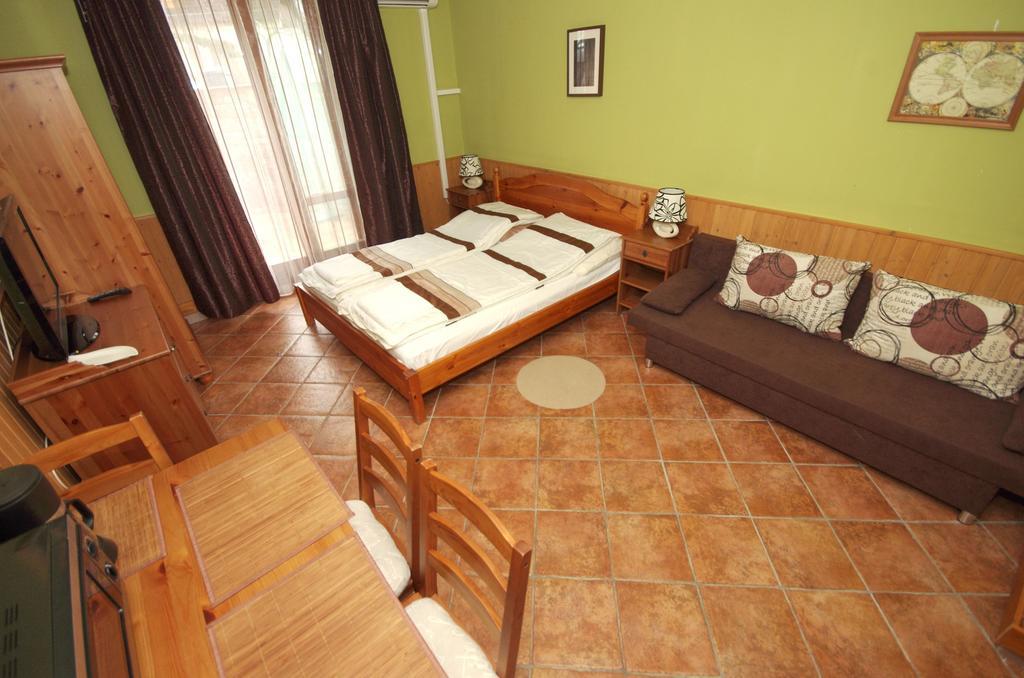 Várárok Apartman Gyula Exterior foto