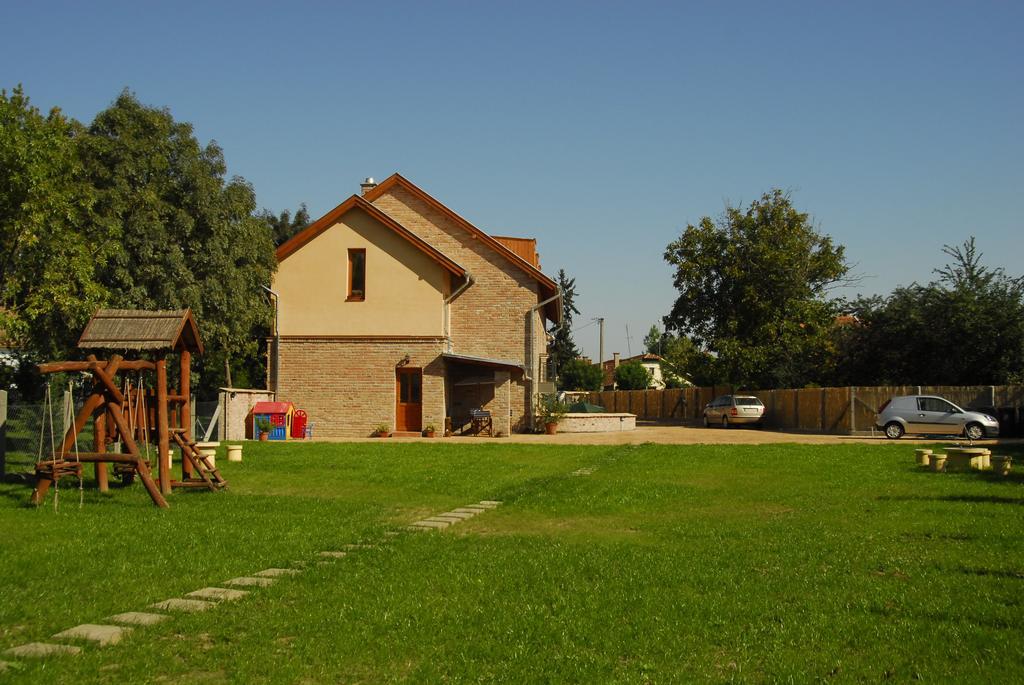 Várárok Apartman Gyula Exterior foto