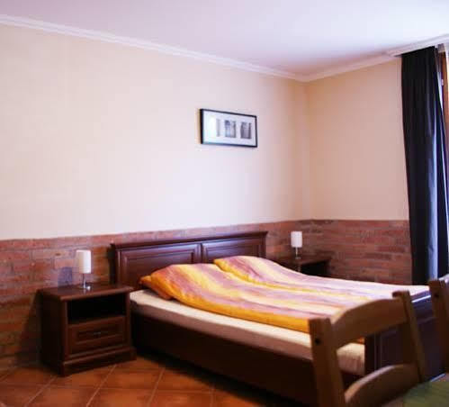 Várárok Apartman Gyula Exterior foto